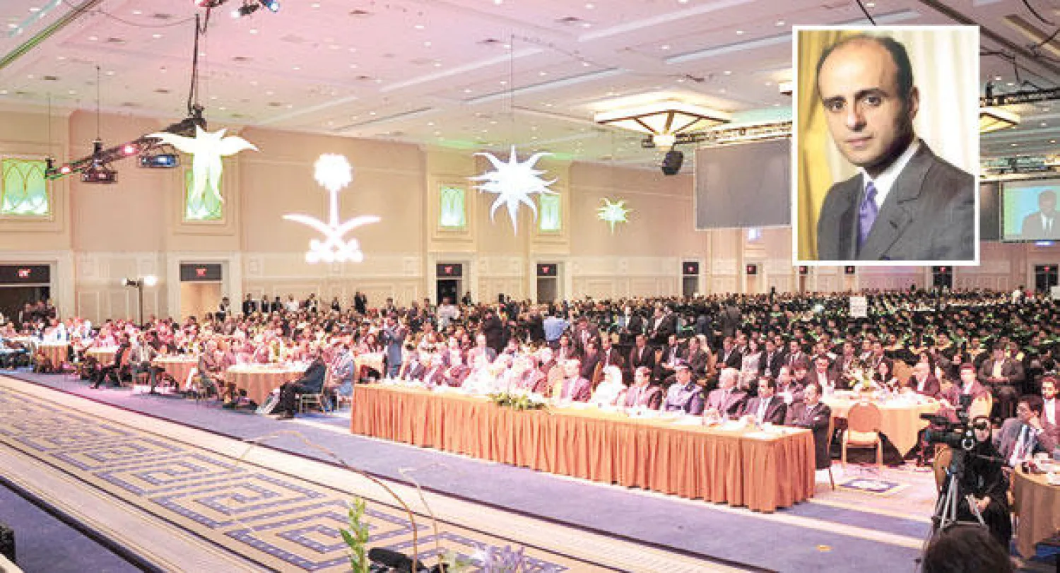 صورة أرشيفية لحفل تخريج مبتعثي برنامج خادم الحرمين الشريفين في الولايات المتحدة الأميركية لعام 2012.. وفي الإطار السفير السعودي في واشنطن عادل الجبير («الشرق الأوسط»)