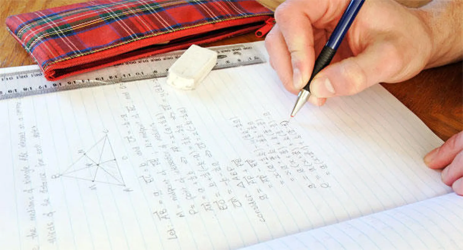 طلاب يكرهون الواجبات المدرسية يستأجرون «خبراء» للقيام بها