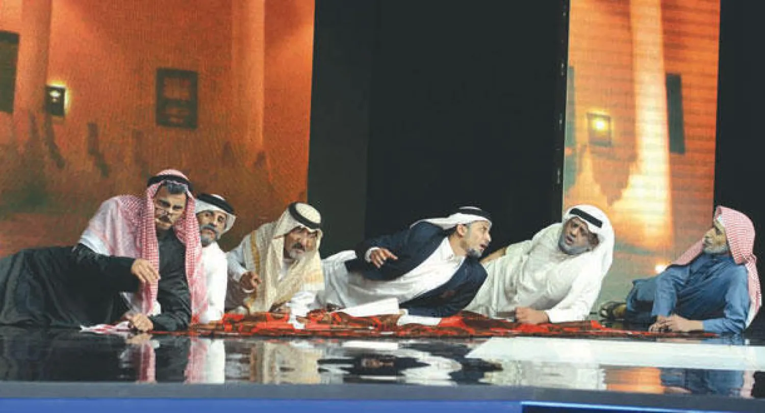 مواهب شابة تقدم عرضا مسرحيا أمام لجنة التحكيم