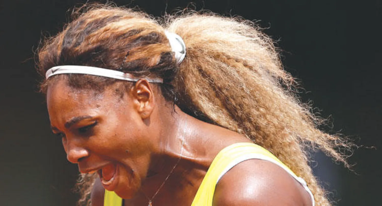 سيرينا تحتفل بفوزها على إليزيه (أ.ب)