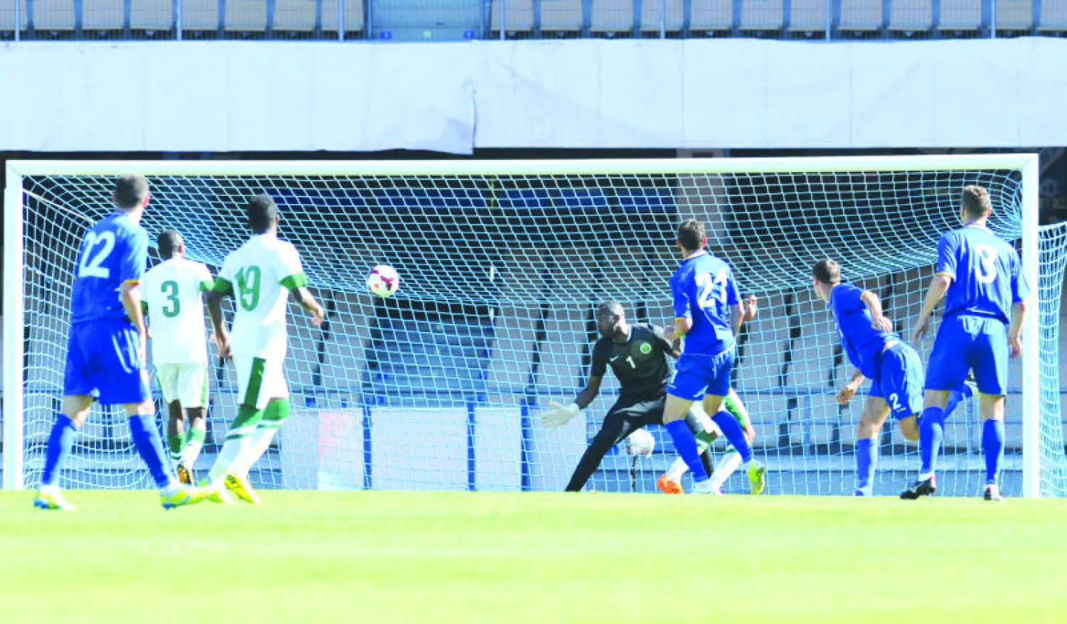 خبيران كرويان لـ«الشرق الأوسط»: انعدام الجدية سبب رباعية مولدوفا في شباك الأخضر