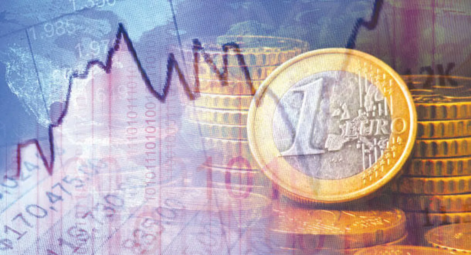 اليورو يرتفع رغم تقدم المشككين فيه في انتخابات البرلمان الأوروبي