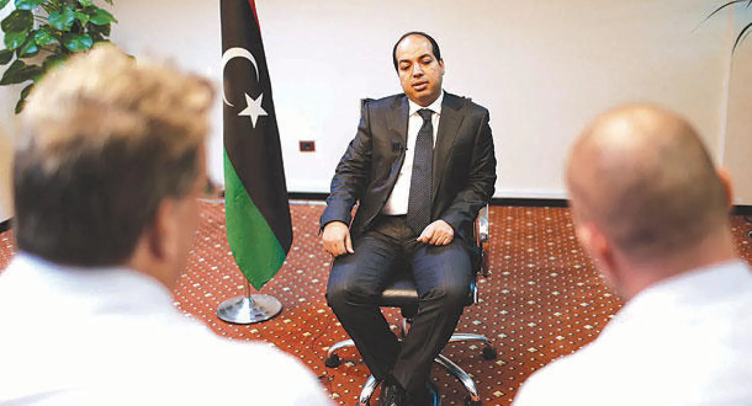 رئيس الوزراء الليبي الجديد أحمد معيتيق لدى لقائه صحافيين من رويترز (رويترز)