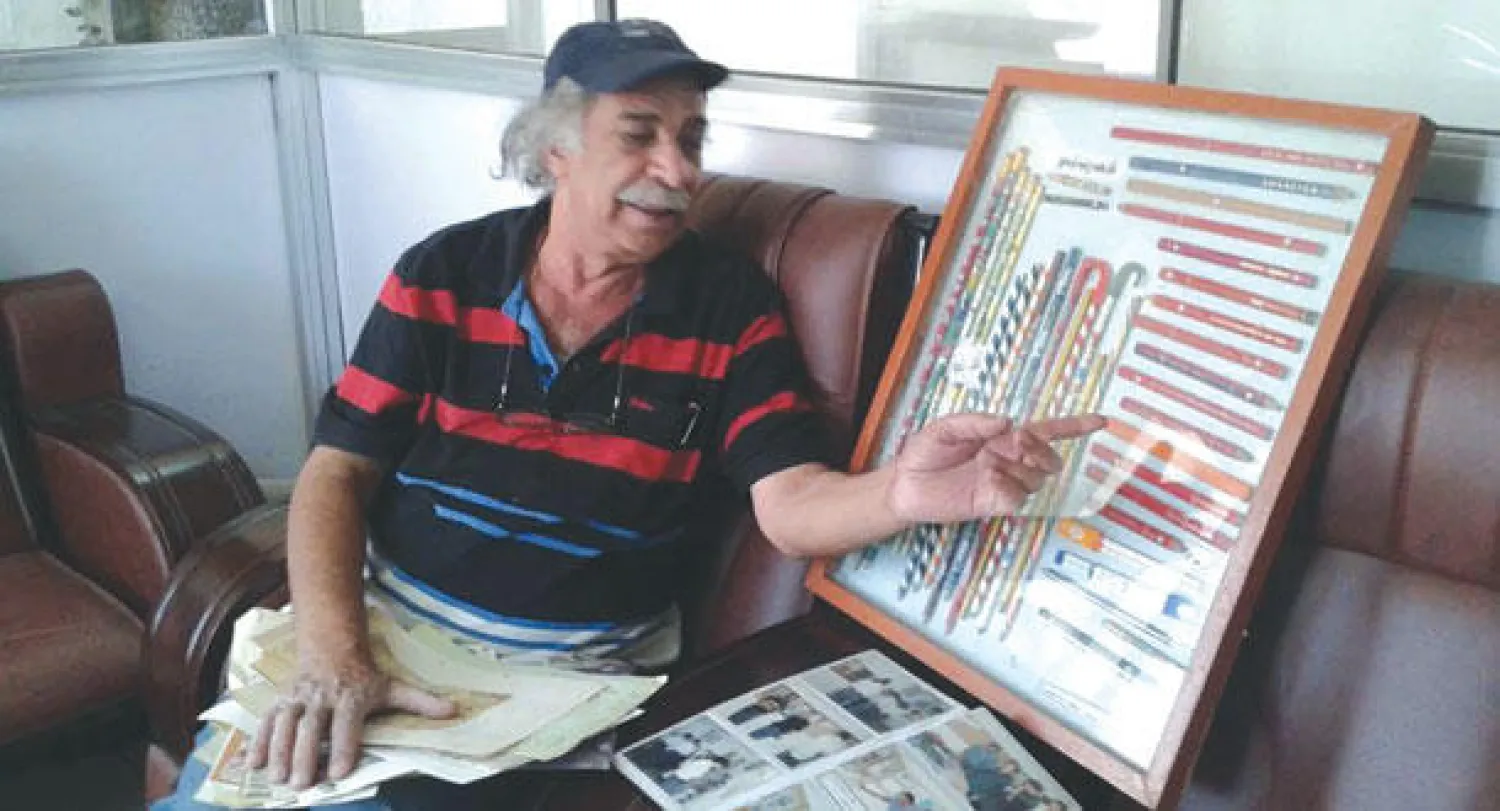 «أبو الأقلام» يعرض أقلامه النادرة ({الشرق الأوسط})