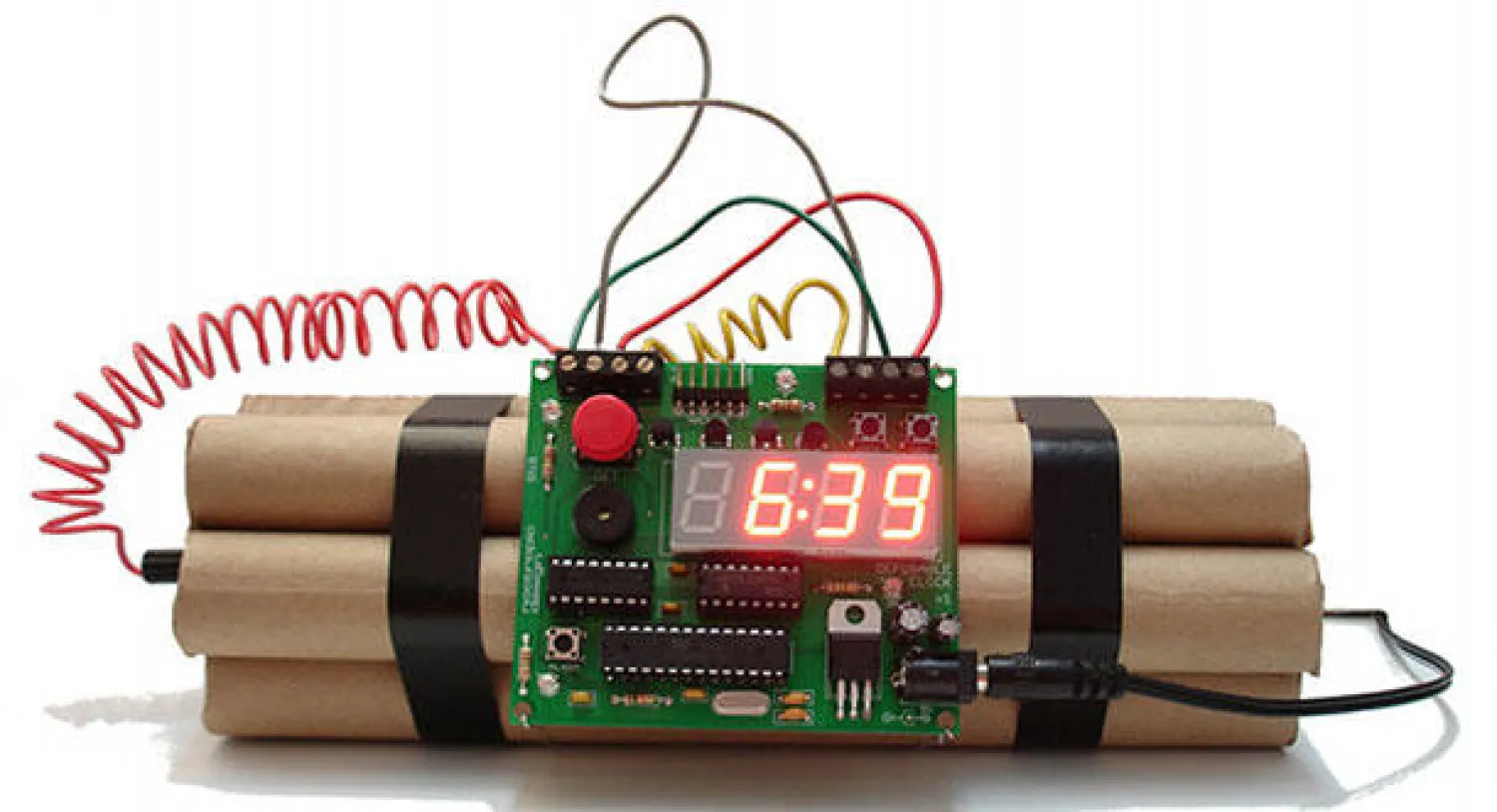 سيناتور أسترالي يهرّب قنبلة مزيفة إلى داخل البرلمان