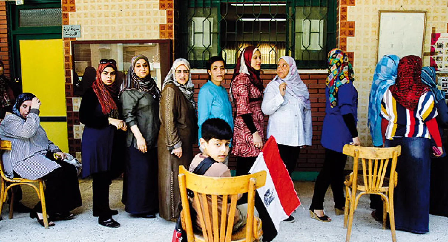 مصريات يدلين بأصواتهن في الانتخابات الرئاسية أمس (أ.ب)