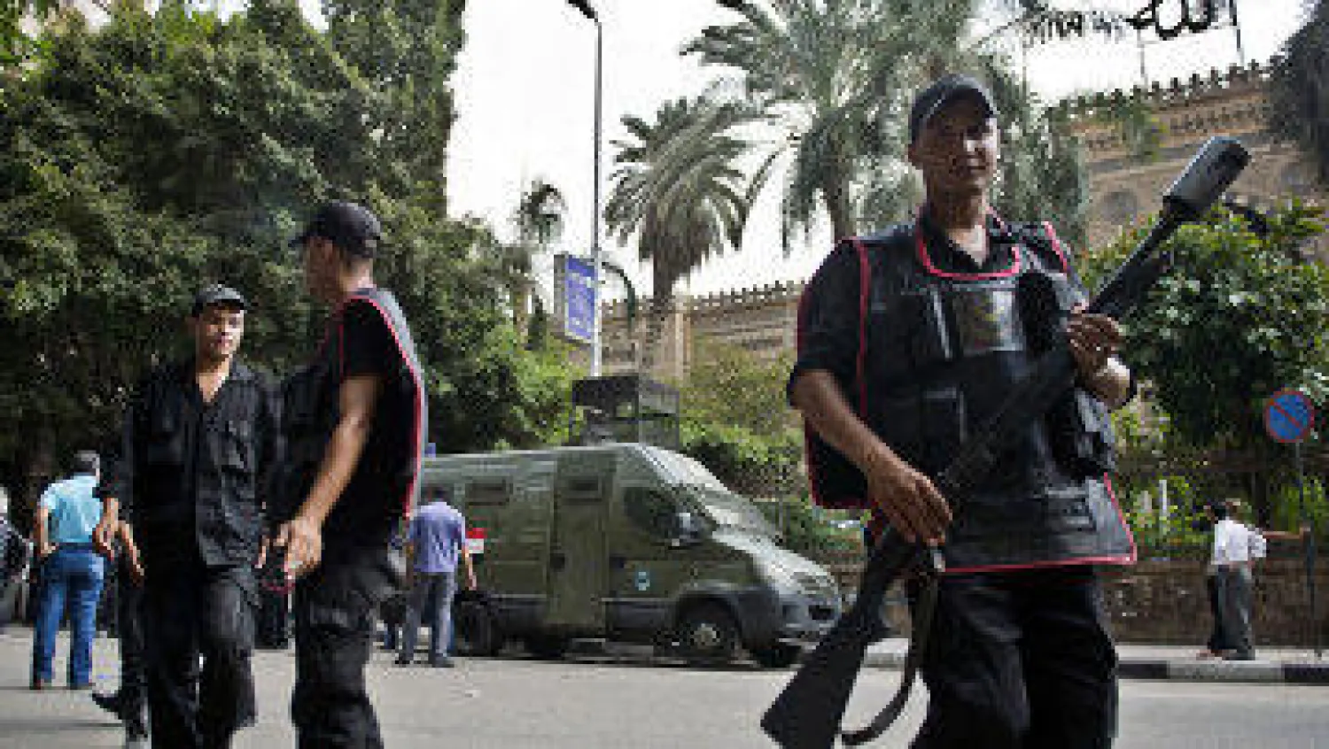 الأمن المصري يحبط محاولات لاستهداف لجان الاقتراع