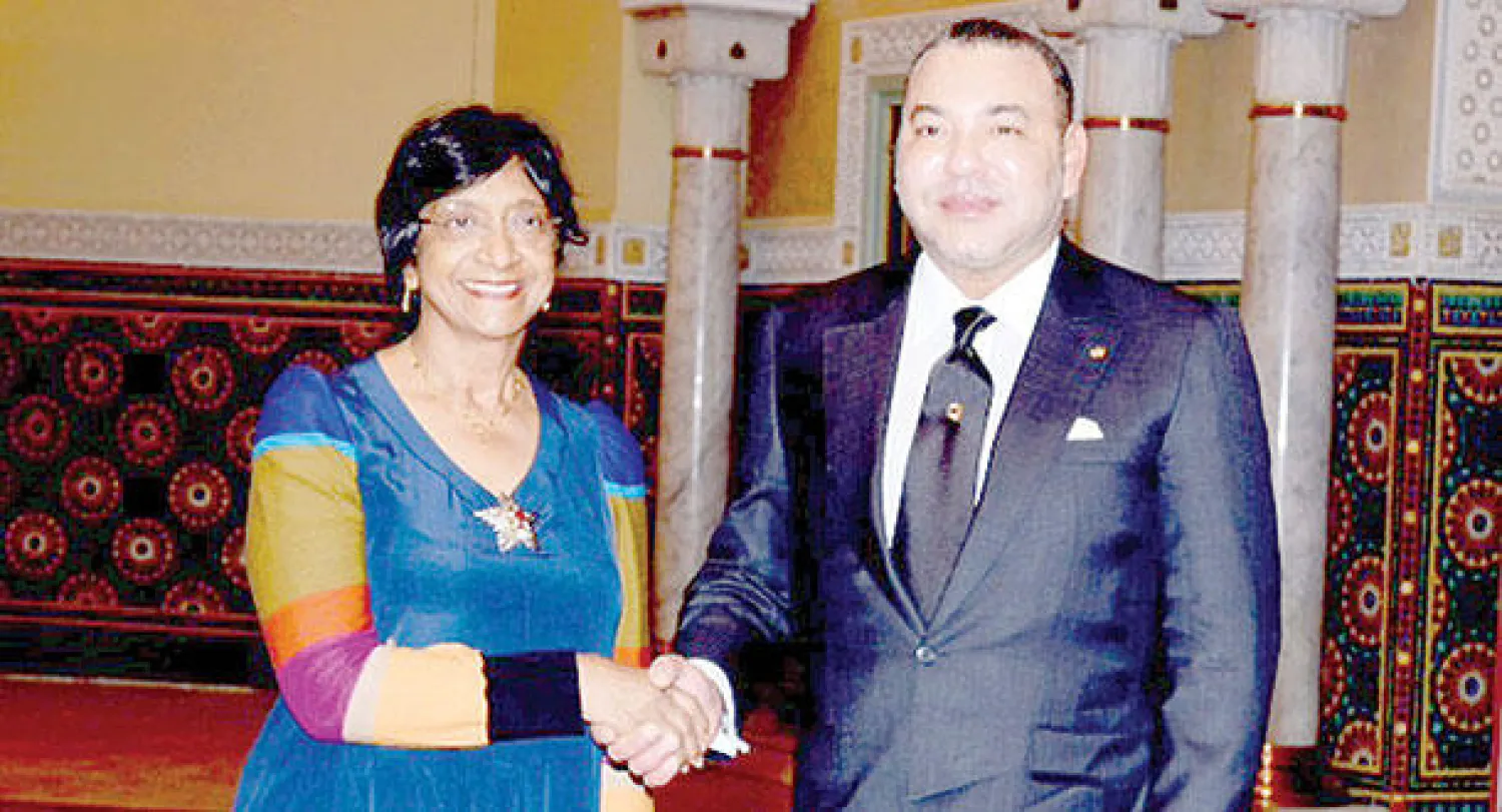 العاهل المغربي الملك محمد السادس لدى استقباله بيلاي أمس في القصر الملكي بالدار البيضاء (ماب)