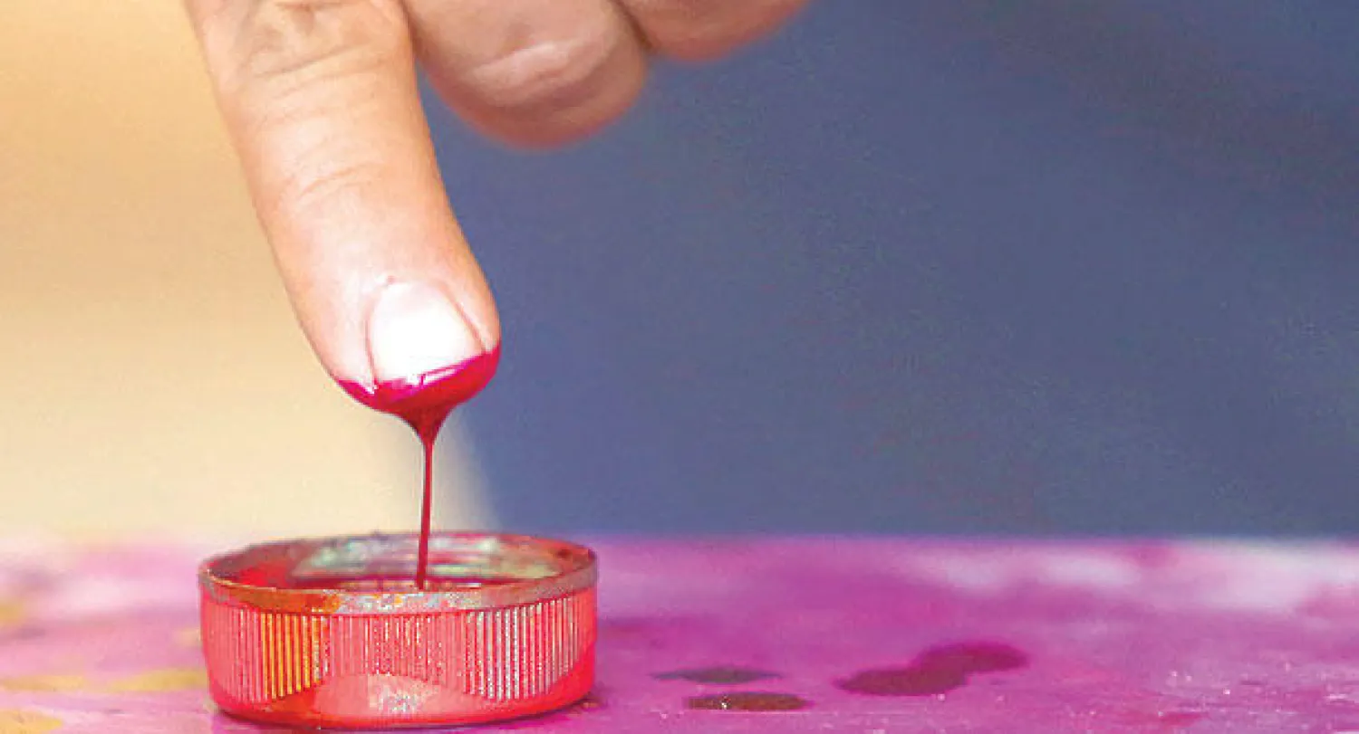 كثير من المواطنين المقيمين في غير محافظاتهم الأصلية  لم يتمكنوا من التصويت في الانتخابات الرئاسية (أ.ف.ب)