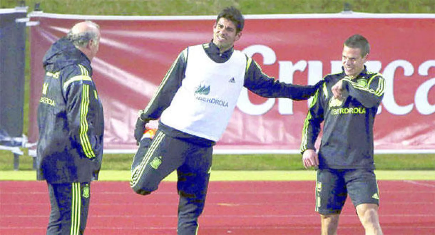 ديل بوسكي ينتظر تعافي كوستا (وسط)