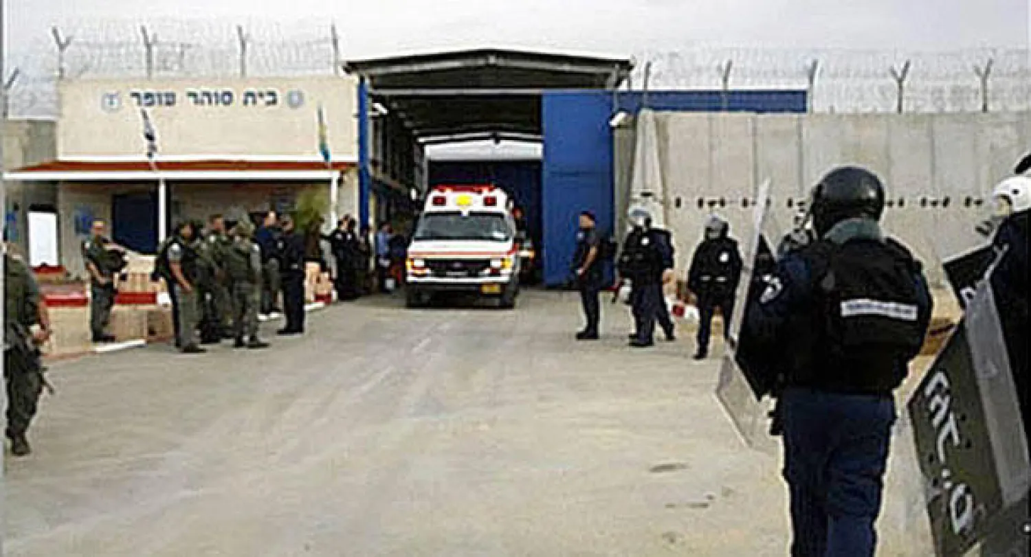 مؤسسة حقوقية فلسطينية: نقل 40 أسيرا مضربا إلى المستشفى