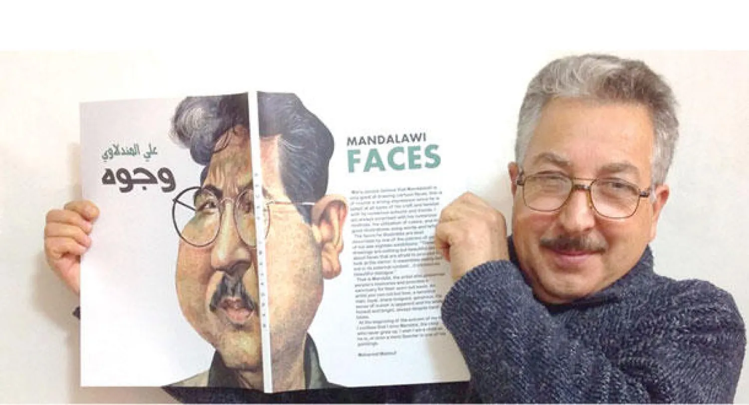 علي المندلاوي يعرض غلاف كتابه {وجوه} ({الشرق الأوسط})