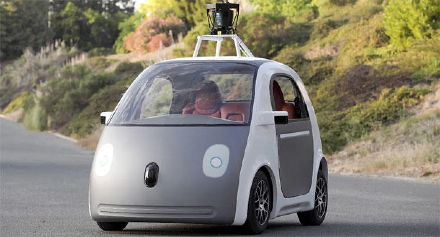 «غوغل» تصمم سيارة من دون عجلة قيادة ولا سائق