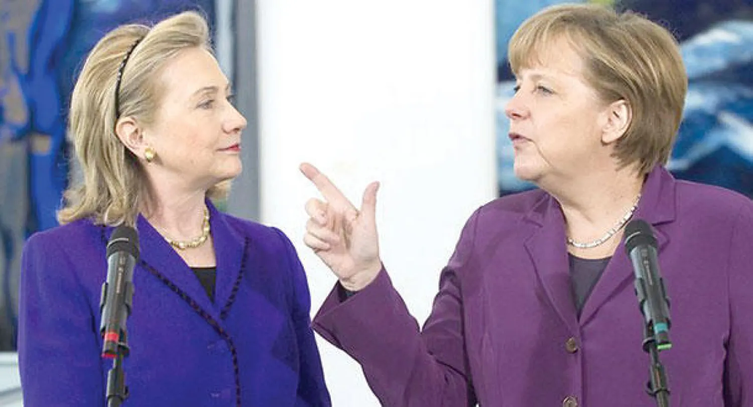 ميركل تتفوق على هيلاري كلينتون