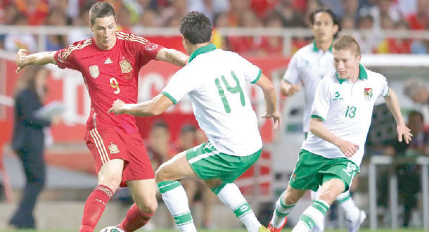 توريس (يسار) استحق الانضمام للمنتخب بعد أدائه أمام بوليفيا (رويترز)