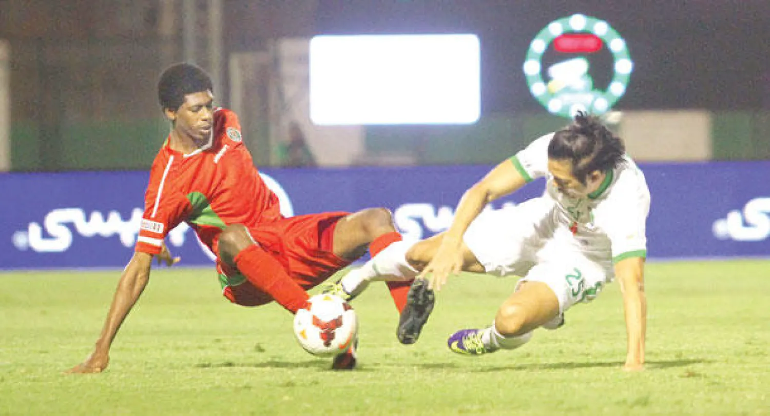 محمد كنو (يسار) في إحدى المباريات التي خاضها ضد الأهلي