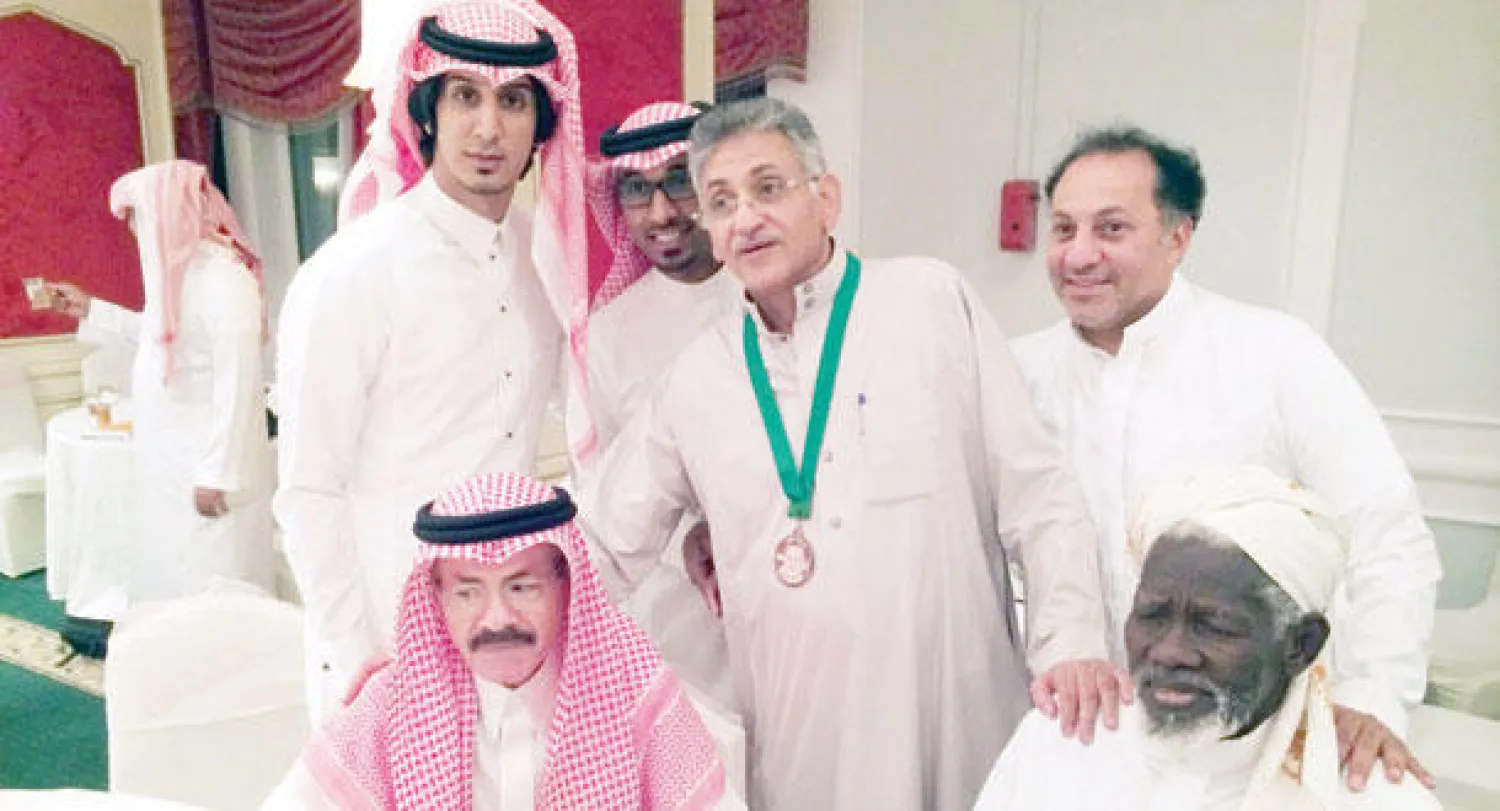 300 فنان ورياضي وإعلامي يكرمون فقندش عميد الصحافة الفنية السعودية في جدة