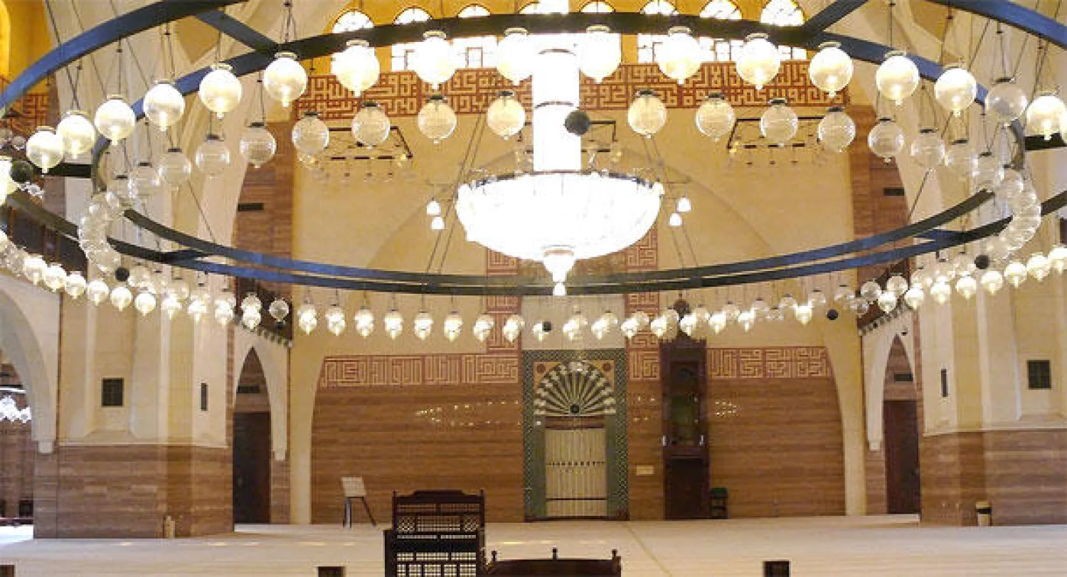 ملك البحرين يوجه بتوفير ميزانية لصيانة دور العبادة