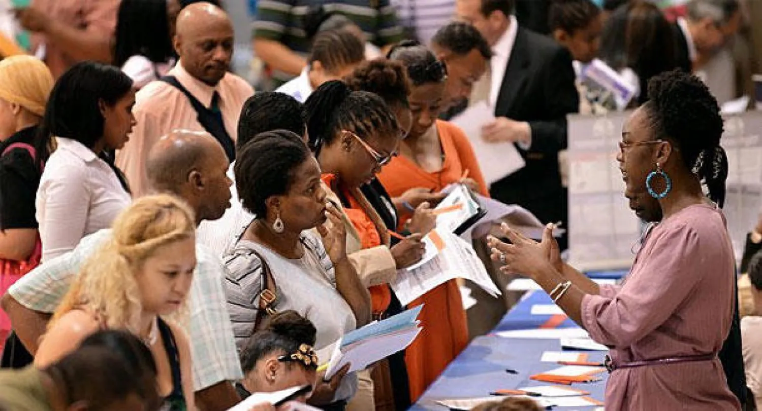 التوظيف في أميركا يعود إلى مستوياته قبل الركود مع نمو الاقتصاد