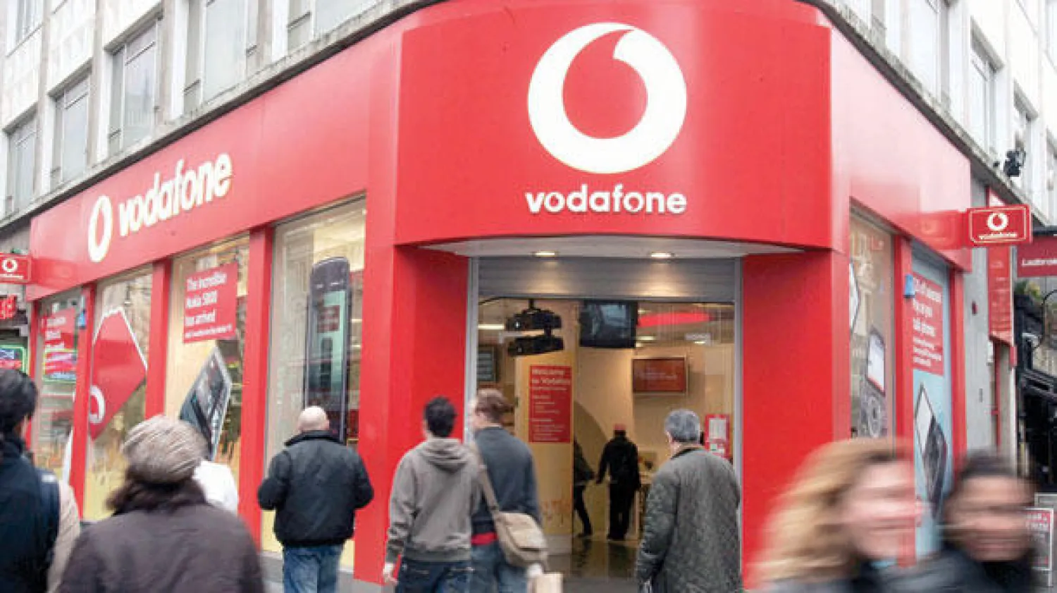 محل تابع لشركة فودافون في وسط لندن (أ.ب)