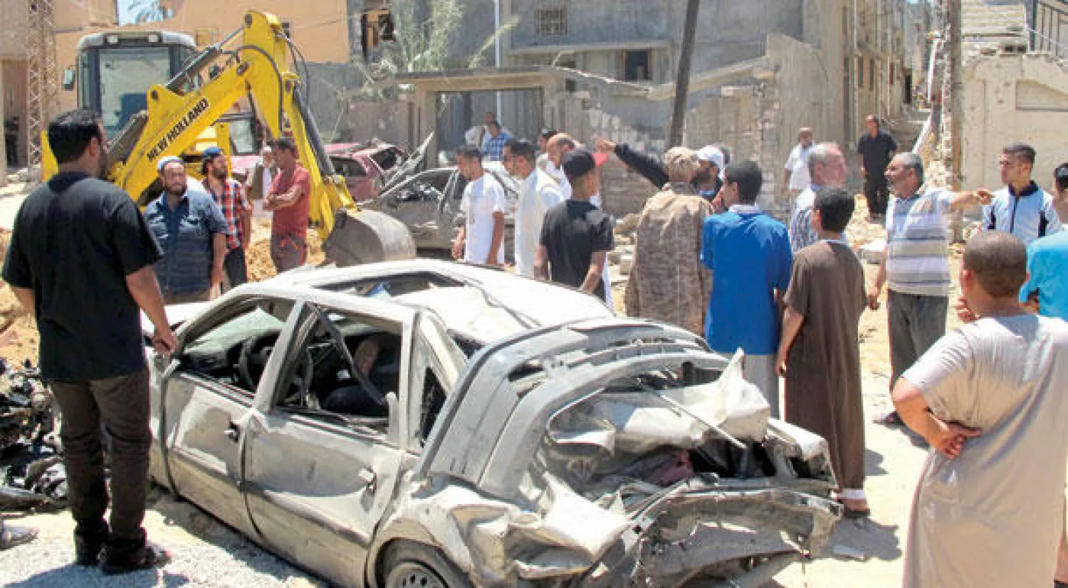 سيارة مفخخة استهدفت أمس منزل هاشم بشر الرئيس السابق للجنة الأمنية في طرابلس (إ.ب.أ)