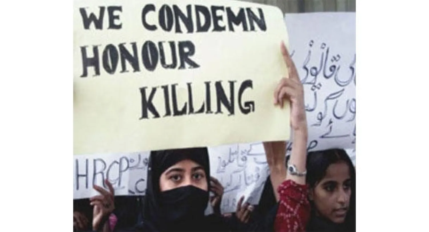 باكستانية تطلب الحماية بعد نجاتها من محاولة قتلها بسبب «جريمة شرف»