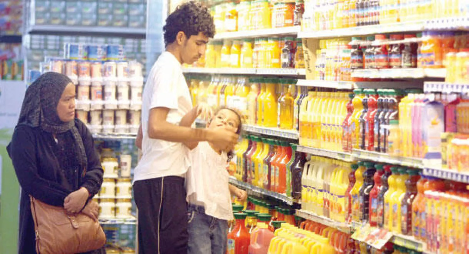 وزارة التجارة تعتزم بدء حملة تفتيش على أسعار السلع الغذائية الرمضانية خلال الأيام القليلة المقبلة (تصوير: عبد الله آل محسن)