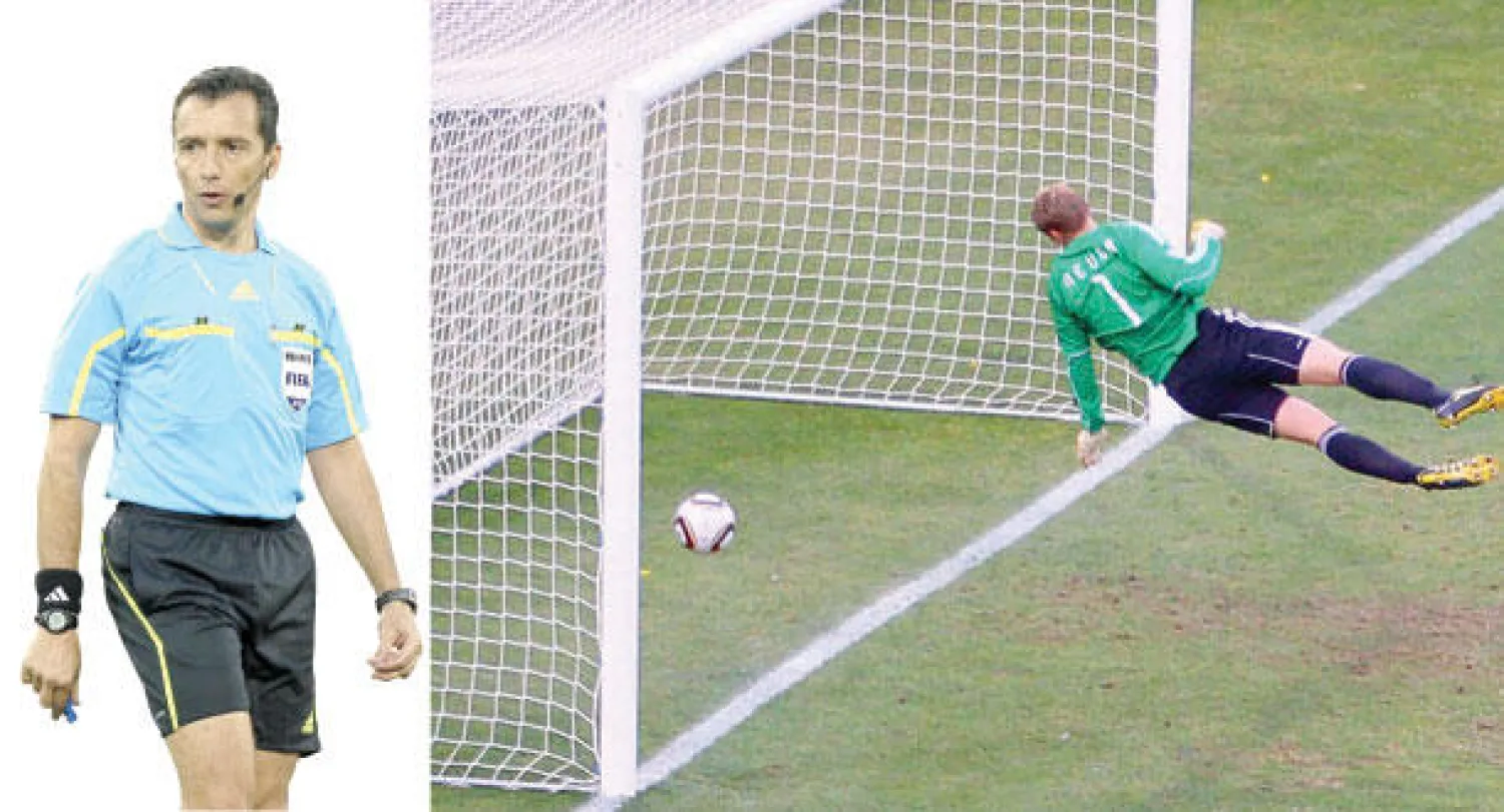 هدف إنجلترا الملغى في مرمى ألمانيا بمونديال 2010   -  الحكم الأوروغواياني خورخي لاريوندا