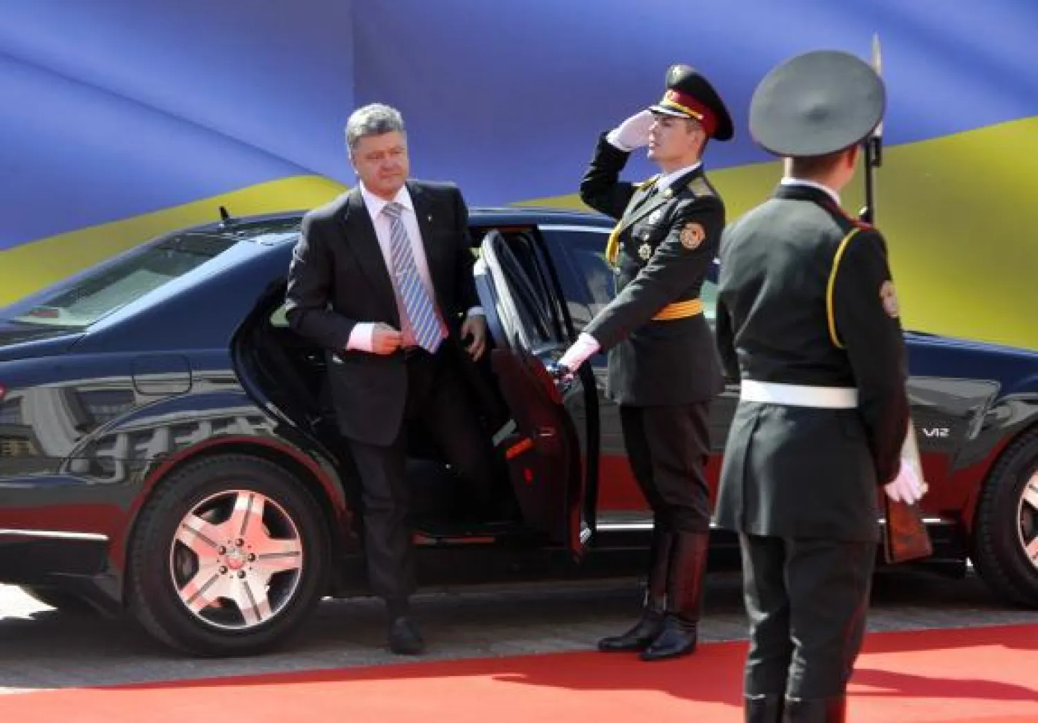 بيترو بوروشينكو يؤدي اليمين الدستورية رئيسا لأوكرانيا