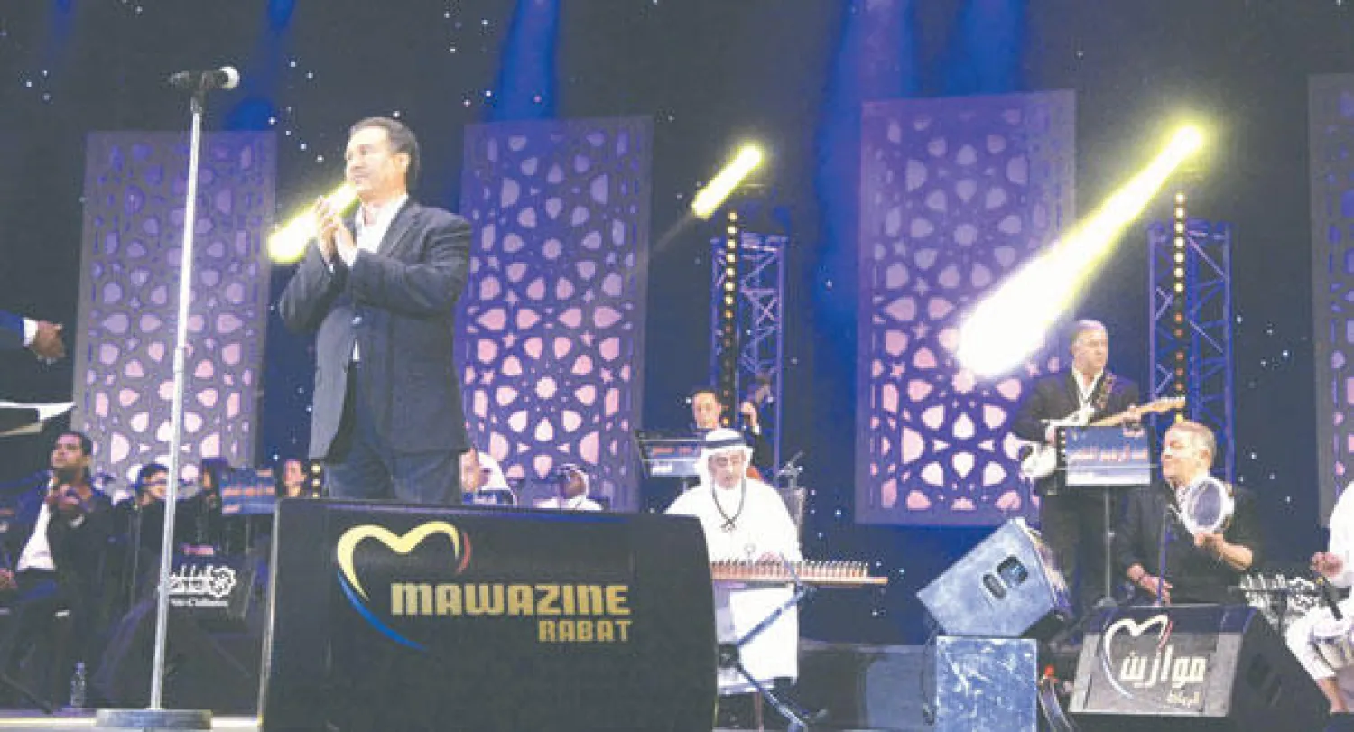 أحيا محمد عبده حفله مرفوقا بفرقة موسيقية مغربية بقيادة المايسترو عبد الرحيم منتصر (تصوير: مصطفى حبيس)