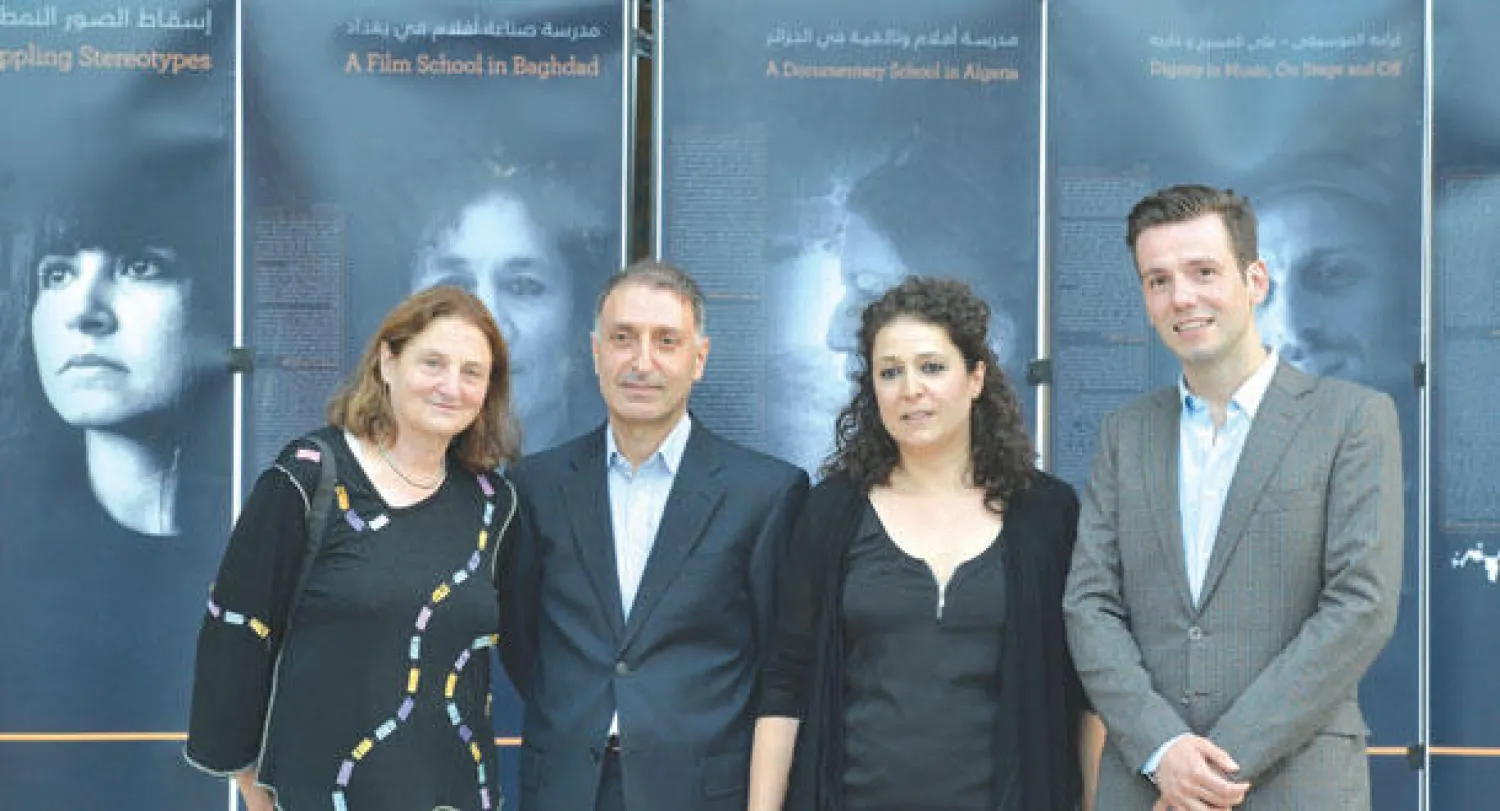 لجنة التحكيم التي أشرفت على اختيار الفائزين بالمنح