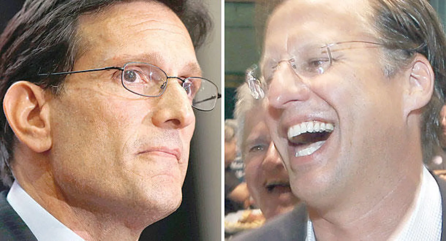 برات (يمين) مبتهجا وكانتور متحسرا بعد صدور النتائج في صورتين منفصلتين لهما (أ.ب)