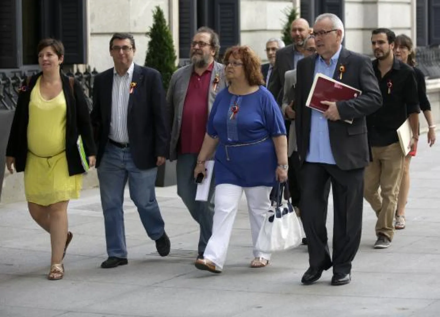 أغلبية نواب إسبانيا يصوتون على قبول تخلي الملك خوان عن العرش