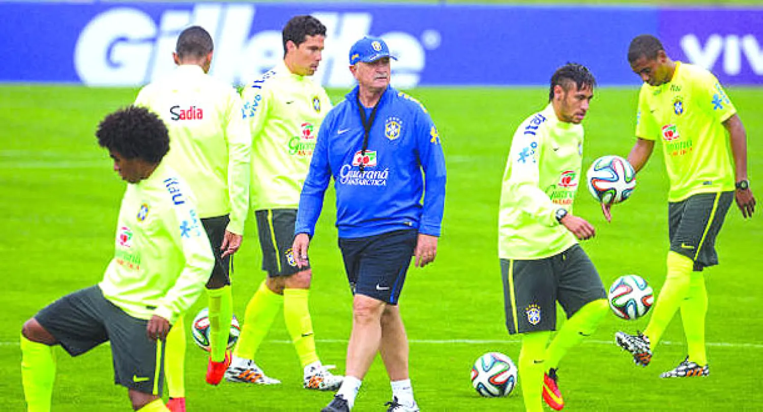 «السامبا والتحفيز».. خلطة سكولاري السحرية لقيادة البرازيل نحو اللقب السادس