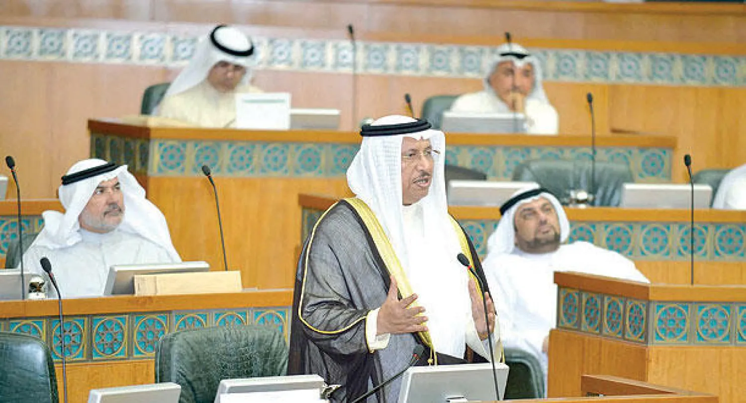 رئيس الحكومة الكويتية الشيخ جابر المبارك خلال مداخلته في جلسة البرلمان امس (كونا)