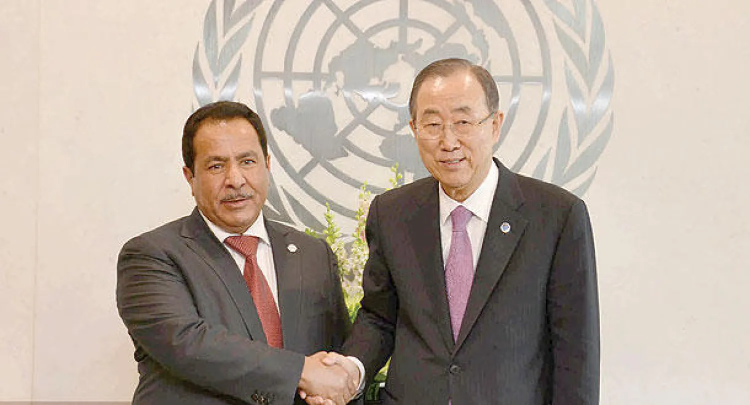 أمين عام الأمم المتحدة بان كي مون وفيصل بن معمر أمين عام مركز الملك عبد الله العالمي للحوار بين أتباع الأديان والثقافات خلال لقائهما في مقر المنظمة العالمية في نيويورك (واس)