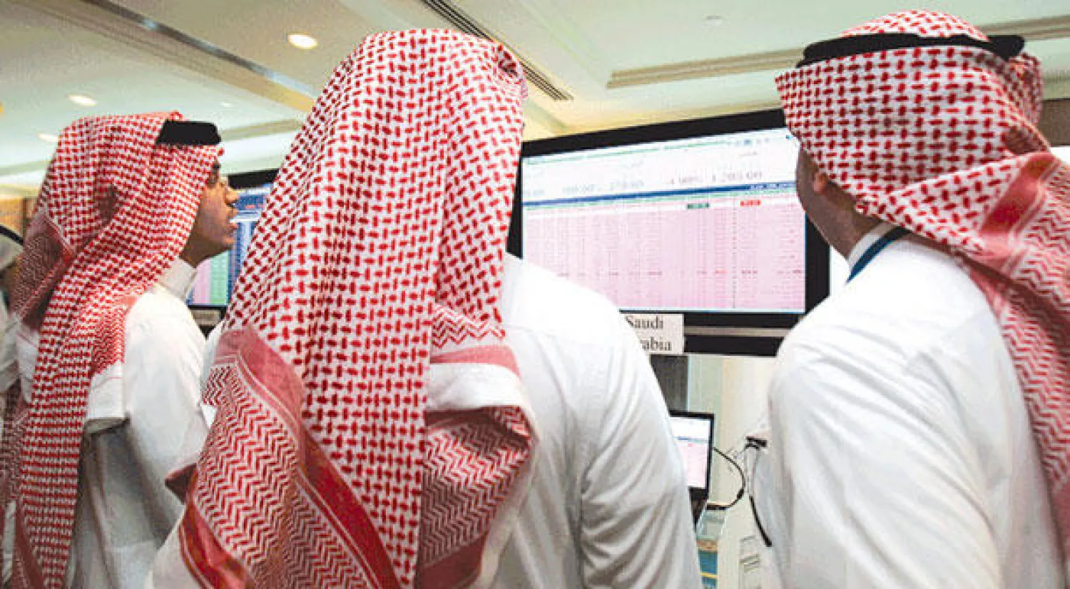 جانب من تداولات سوق الأسهم السعودية («الشرق الأوسط»)
