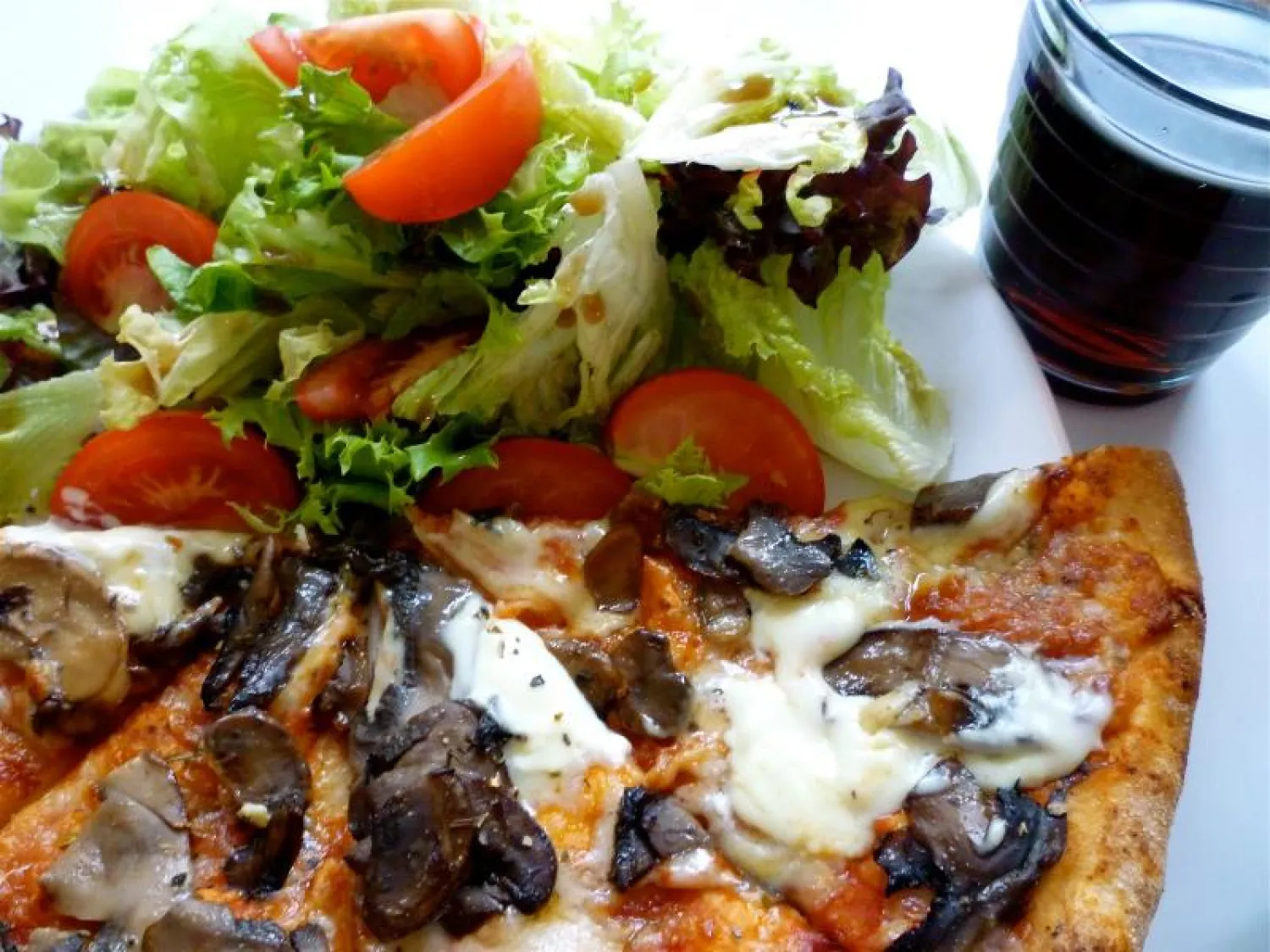 335 ألف دولار غرامة لمطعم يدفع أجور موظفيه بالبيتزا والمشروبات الغازية