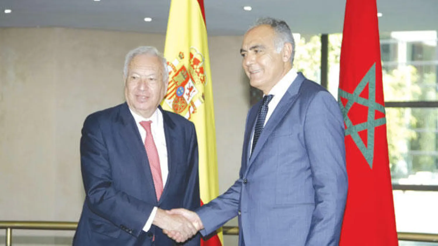 وزير الخارجية المغربي لدى استقباله وزير خارجية إسبانيا بالرباط أمس (تصوير: مصطفى حبيس)