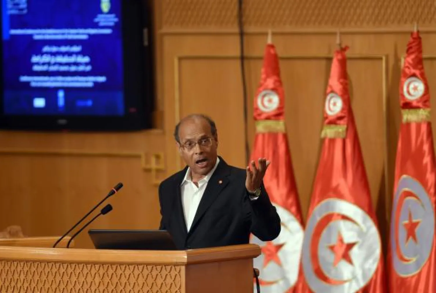 الرئيس التونسي يحذر من امتلاك الأجانب للعقارات ببلاده
