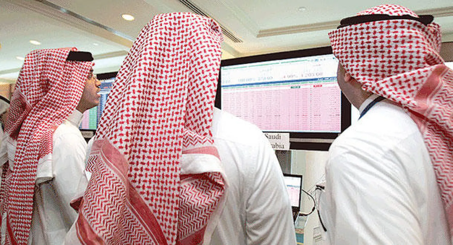جانب من تداولات الأسهم السعودية ({الشرق الأوسط})