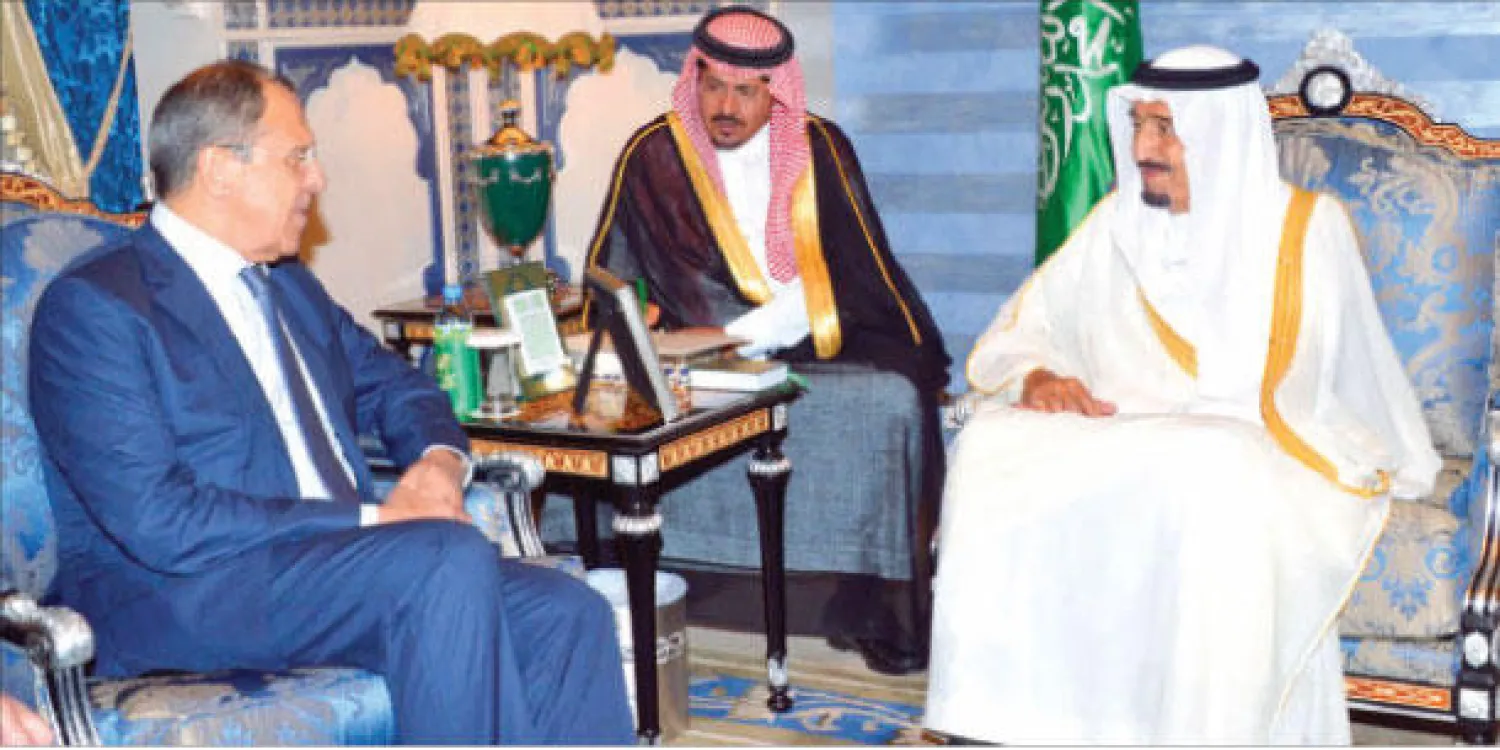 نائب خادم الحرمين الشريفين لدى استقباله وزير الخارجية الروسي في جدة أمس (واس)