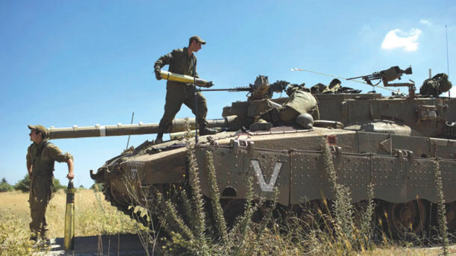 جانب من الاستعدادات العسكرية الإسرائيلية في الجولان بعد هجوم مصدره الأراضي السورية (أ.ب)