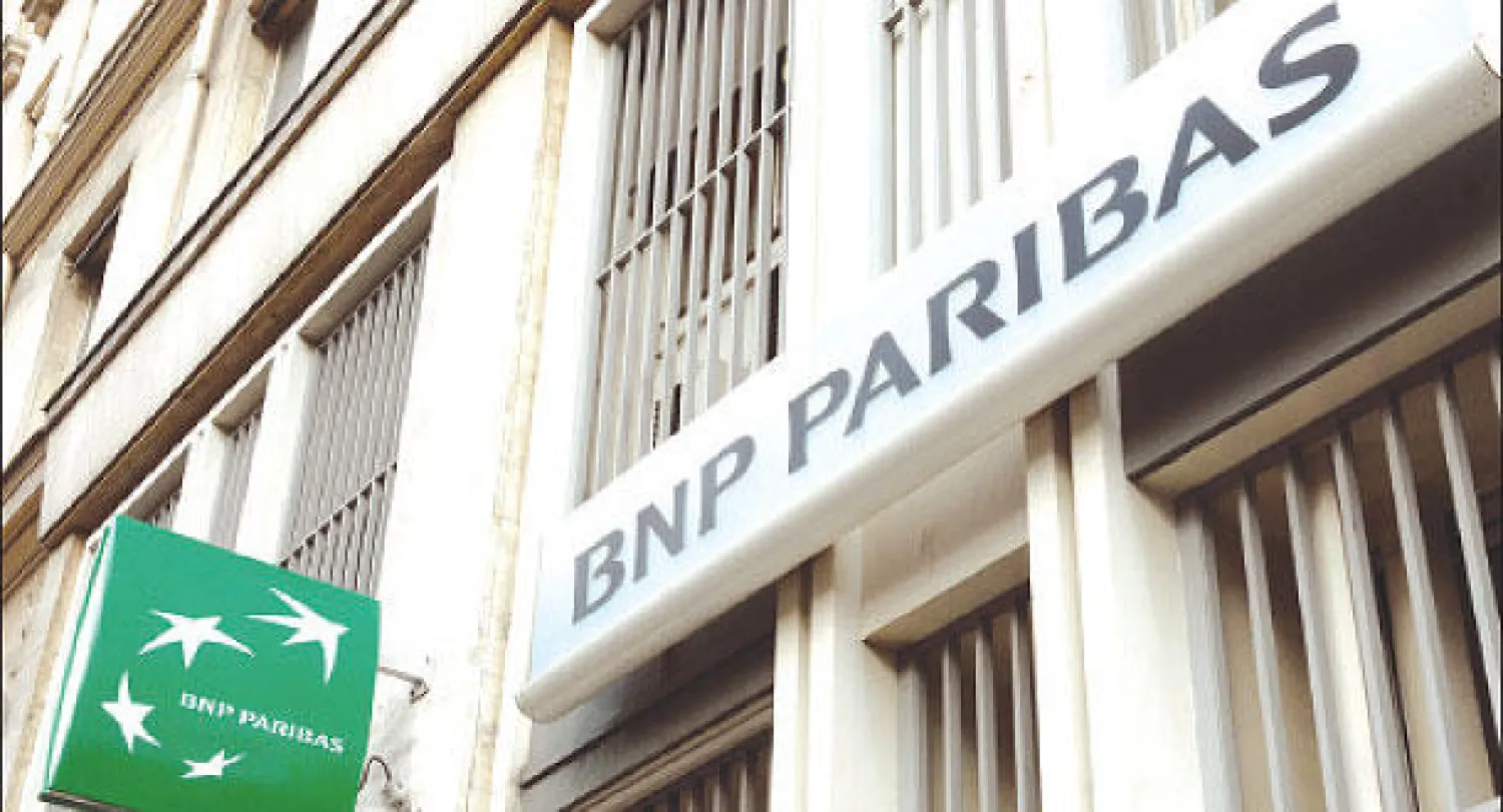 أحد فروع بنك «بي إن بي باريبا» في باريس (أ.ف.ب)