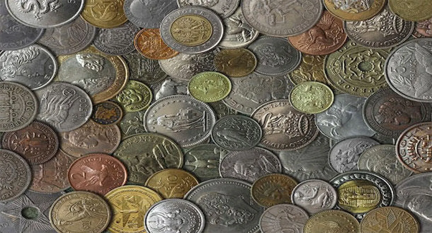 مصر تحبط تهريب عملة أثرية بطرد بريد