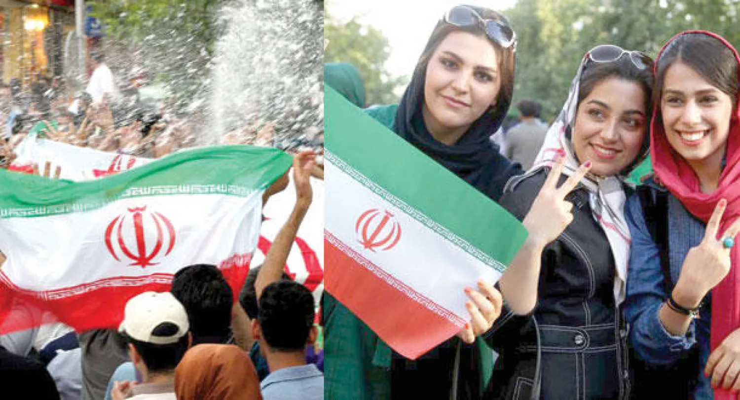 إيرانيات يرفعن علامة النصر لفريقهن الوطني  -  إيرانيون يحتفلون بأداء فريقهم القومي في كأس العالم