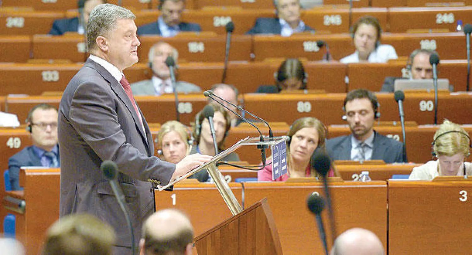 بوروشينكو أثناء إلقاء كلمته أمام الجمعية البرلمانية لمجلس أوروبا في ستراسبورغ أمس (أ.ف.ب)