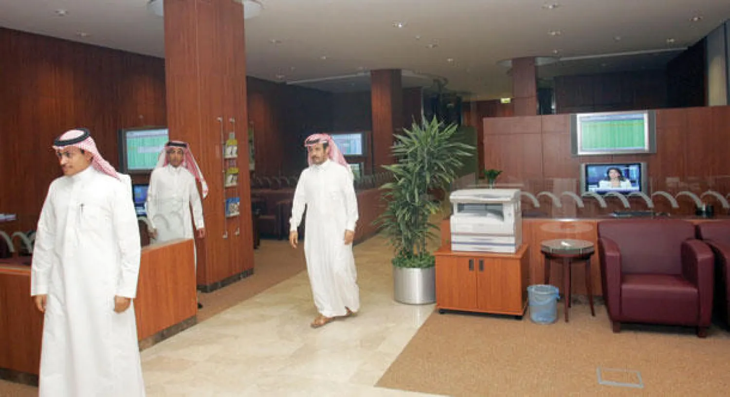 قيمة التأمين في السعودية تعد منخفضة قياسا بما عليها في غالبية دول العالم حيث يلعب التنافس بين الشركات دورا كبيرا في  تخفيض السعر