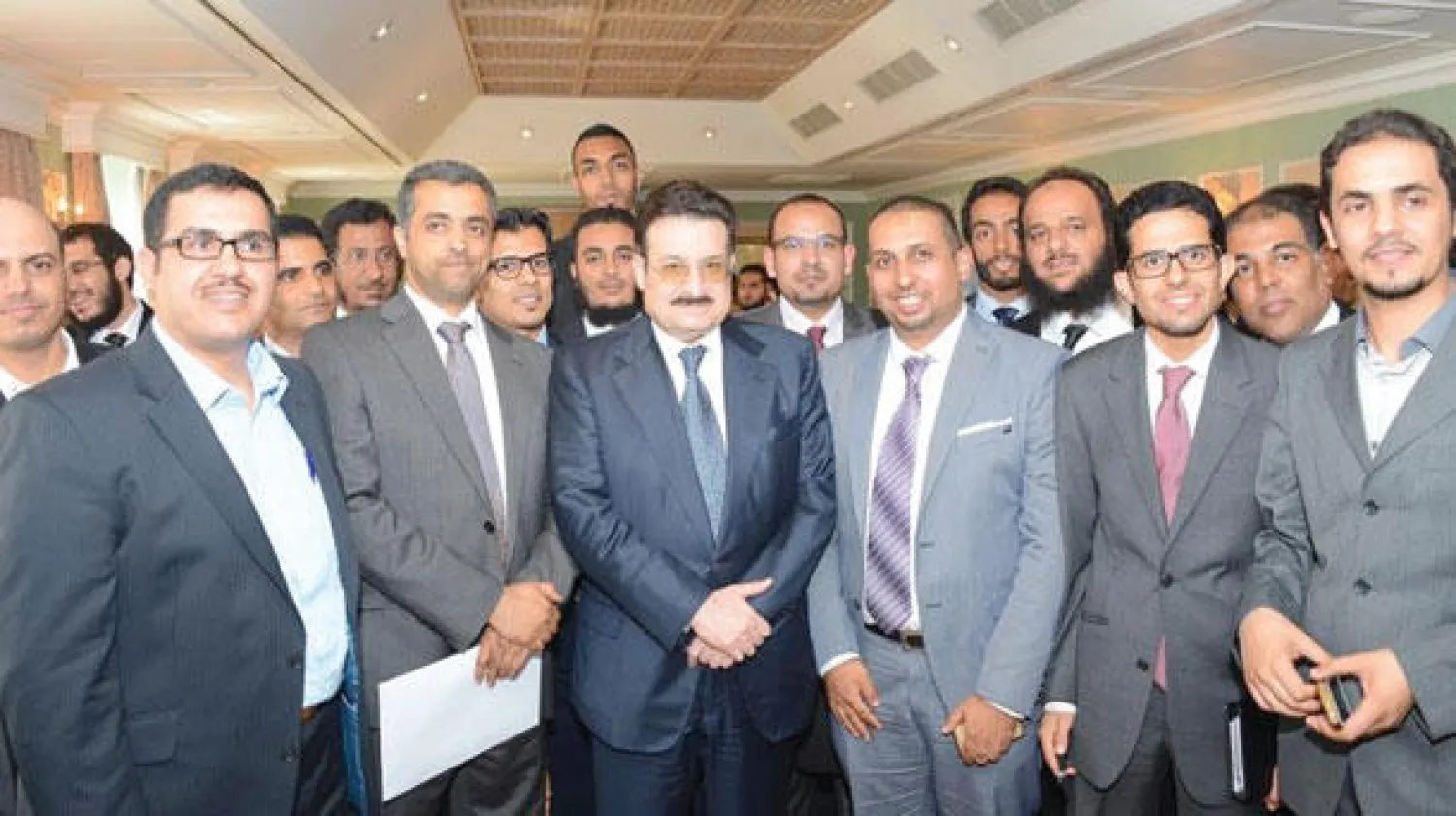 الأمير محمد بن نواف يبحث تفعيل نظام الهيئة الإدارية لأندية الطلبة السعوديين ببريطانيا (واس)