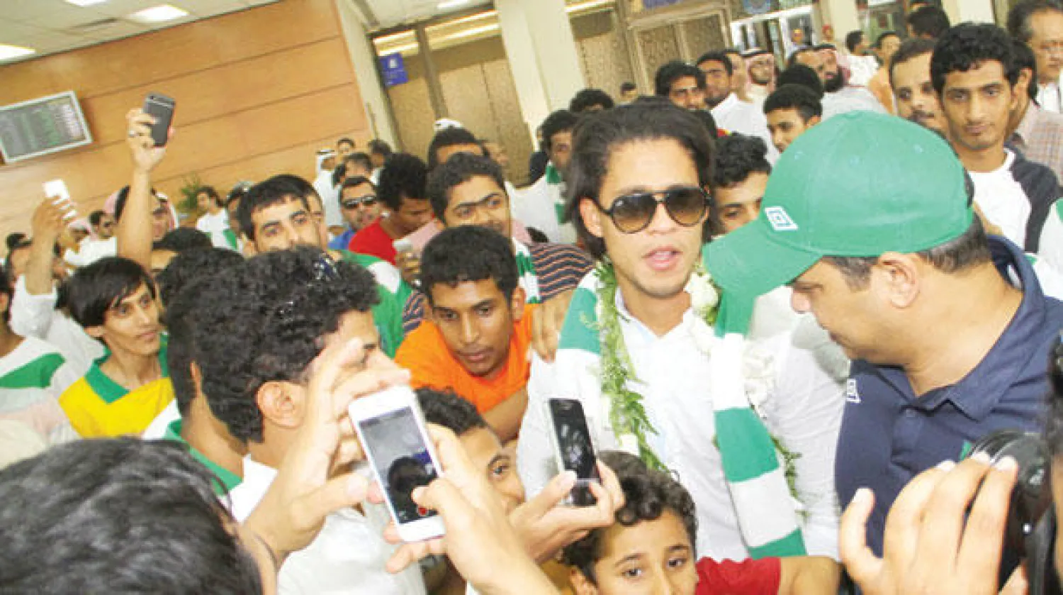 جانب من استقبال جماهير الأهلي اللاعب الكولومبي بالومينو